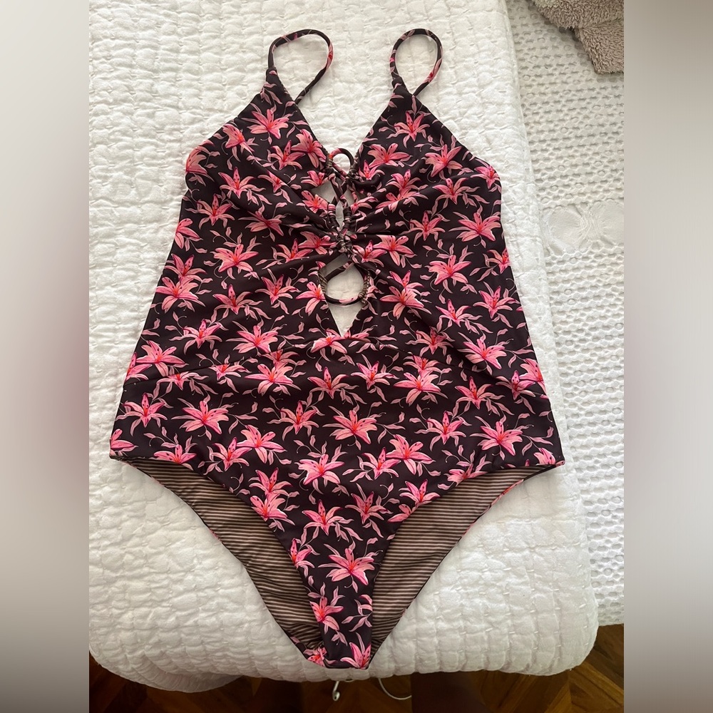 Acacia kokomo one piece in madonna